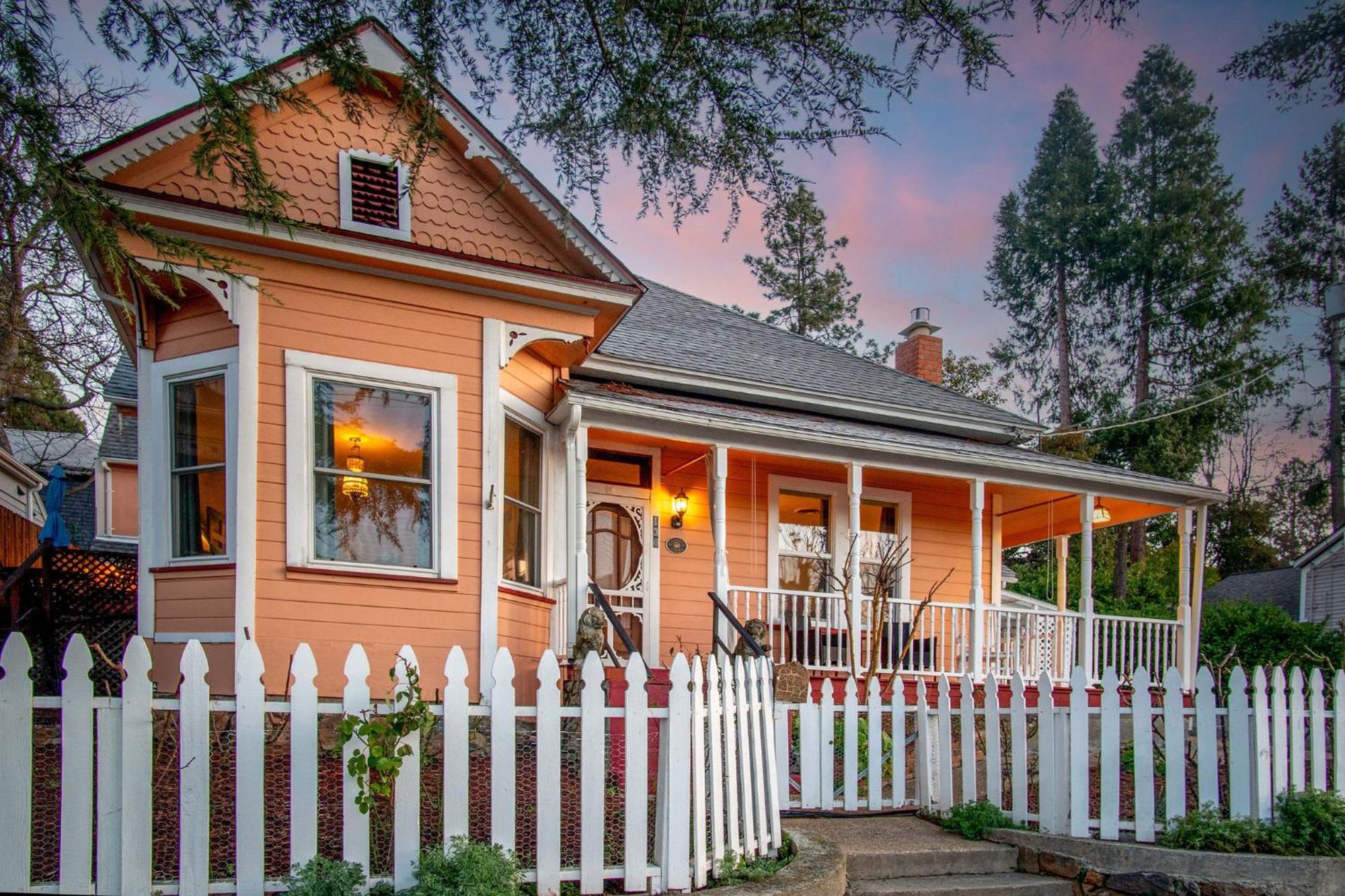 The Golden Parlor- Historic Victorian, Hot Tub Villa Grass Valley Exterior photo