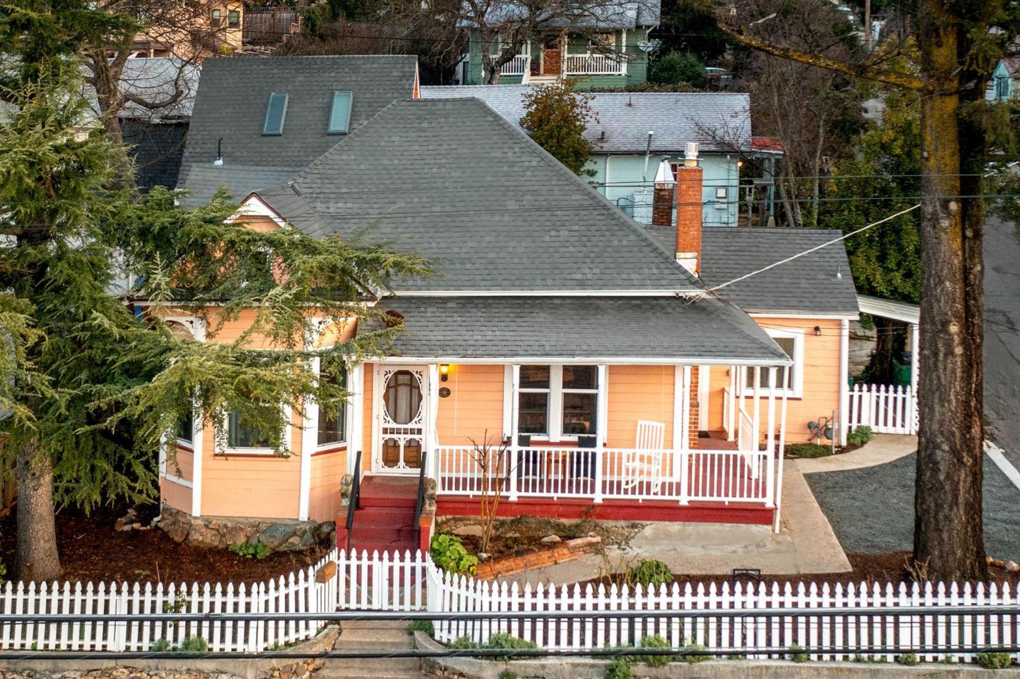 The Golden Parlor- Historic Victorian, Hot Tub Villa Grass Valley Exterior photo