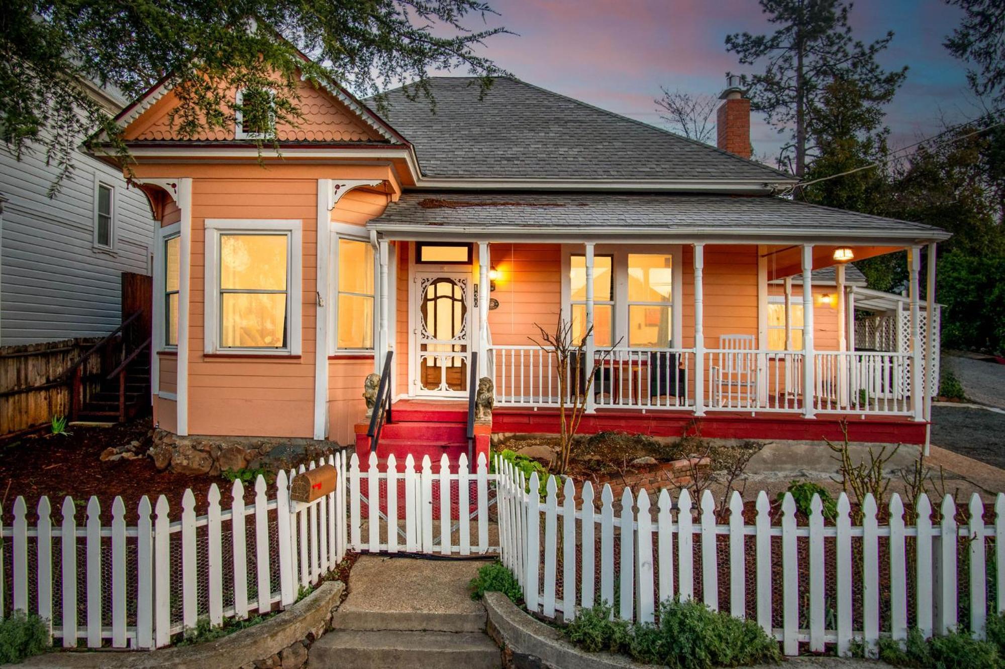 The Golden Parlor- Historic Victorian, Hot Tub Villa Grass Valley Exterior photo